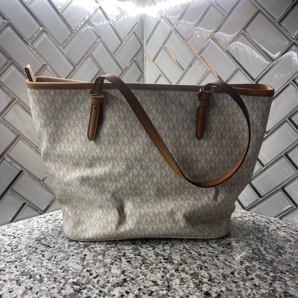 Michael Kors Large Logo Tote Jet Set Bag 🤍 - Picture 3 of 7